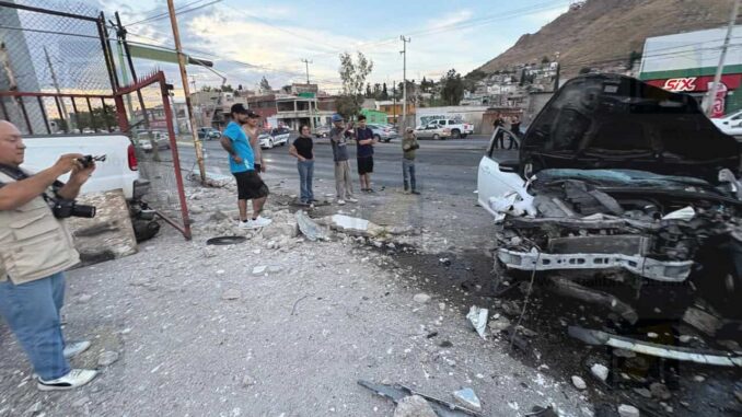 Conductora provoca fuerte choque en avenida Pacheco y queda atrapada