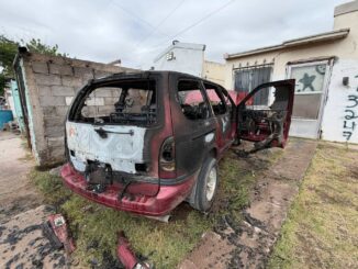 Incendio consume camioneta en Praderas del Sur