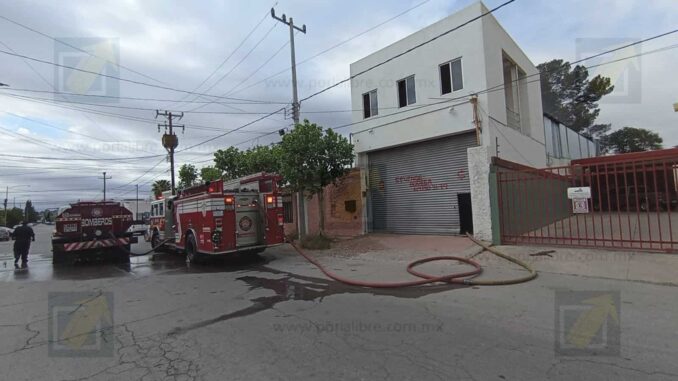 Incendio consume bodega abandonada en la colonia Altavista