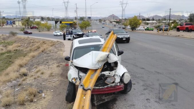 Pierde el control en curva y se incrusta en barrera metálica en el periférico R. Almada
