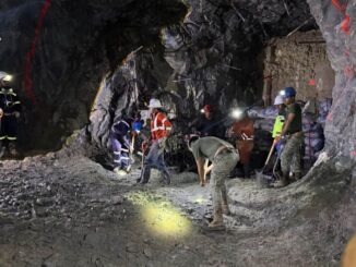 Ajustan estrategia para el rescate de mineros atrapados en Sinaloa por presencia de agua