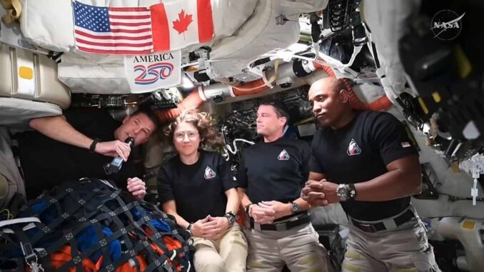 Astronautas de Artemis II relatan a Trump su paso por el lado oscuro de la Luna