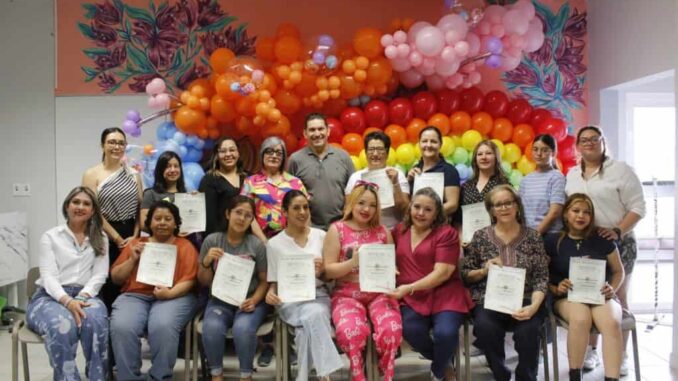 Impulsa CEJUM autonomía económica de las mujeres con taller de decoración con globos