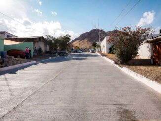 Entrega alcalde pavimentación en colonia Lealtad