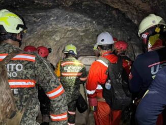 Hallan muerto a tercer trabajador de mina Santa Fe, Sinaloa; siguen labores para rescatar a último minero