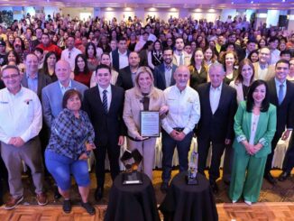 Sociedad civil reconoce a Maru Campos por NutriChihuahua