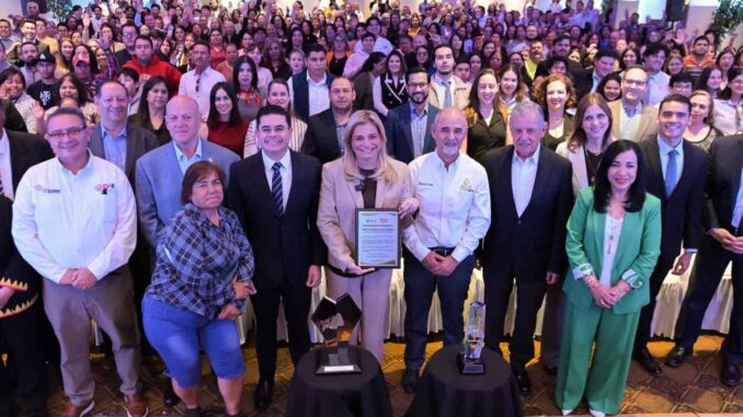 Sociedad civil reconoce a Maru Campos por NutriChihuahua