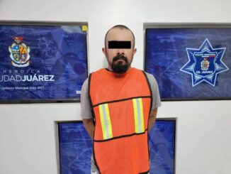 Arrestan a hombre por golpear a su esposa y amenazarla con una escopeta