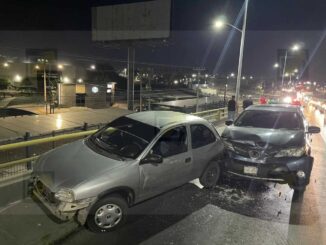 Pierde el control y provoca choque en puente de la avenida Pacheco