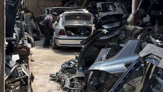 Cateos en Iztapalapa dejan cinco detenidos y aseguramiento de 50 toneladas de autopartes