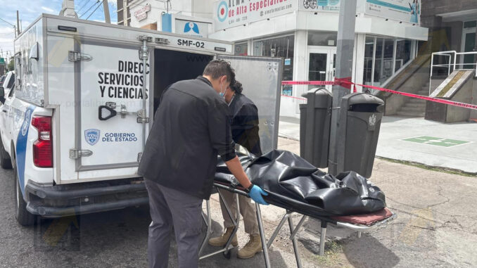 Fallece hombre en situación de calle; investigan posible sobredosis
