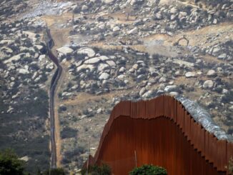 Ampliación del muro fronterizo ‘desbaratan’ cerro de pueblo indígena de Baja California