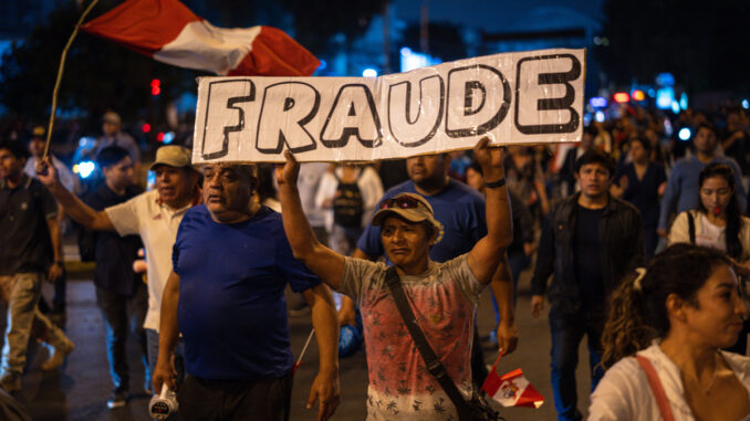 Estalla la tensión en elecciones de Perú por grito de fraude de candidato