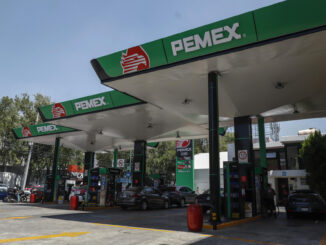Especialistas alertan costo fiscal para México por contener precios de gasolinas