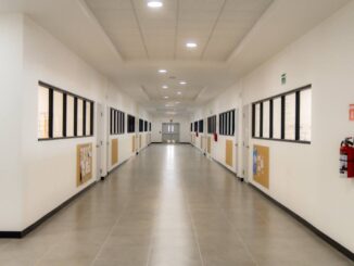 Marco Bonilla recorre nuevo Colegio Sol de Oriente; ofrecen educación e instalaciones de primer nivel