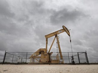 El petróleo de Texas se mantiene en 91 dólares pendiente de contactos entre EE.UU. e Irán
