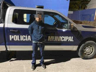 Vecinos retienen a intruso armado y policía lo detiene en la colonia Lázaro Cárdenas