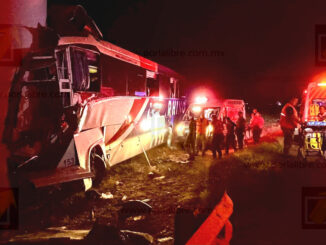 Choque de autobús con pacientes del IMSS deja cuatro muertos en carretera Delicias