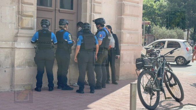 Detienen a hombre por falta administrativa en el Centro