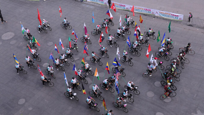 Protestan contra «limpieza social» por ciclovía en CDMX rumbo al Mundial