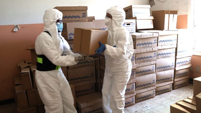 Rescatan más de 700 cajas de documentación de la Fundidora de Ávalos