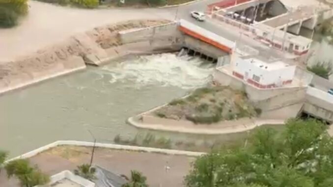 Realizan operativo aire-tierra en busca de adolescente arrastrado por el Río Conchos