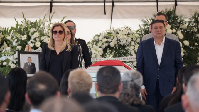 Despiden en sentida ceremonia luctuosa al Director de la AEI y a su escolta fallecidos en cumplimiento del deber
