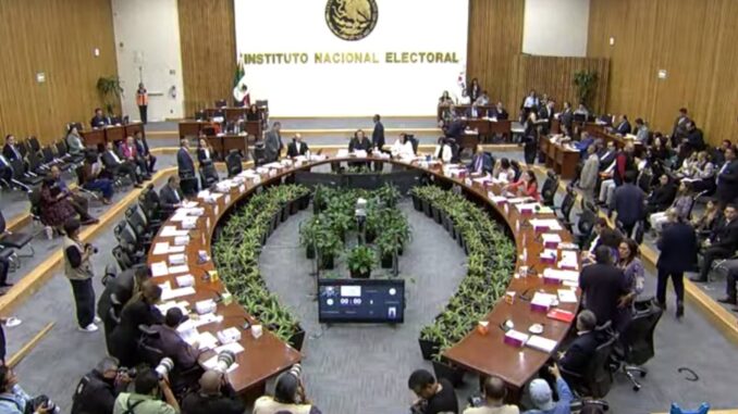 Revelan a los 15 candidatos finalistas para ocupar tres consejerías vacantes en el INE