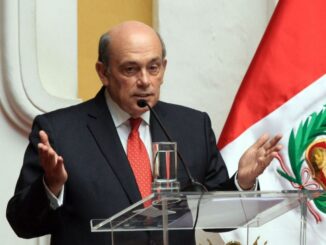 Más renuncias en Perú: del ámbito electoral al político