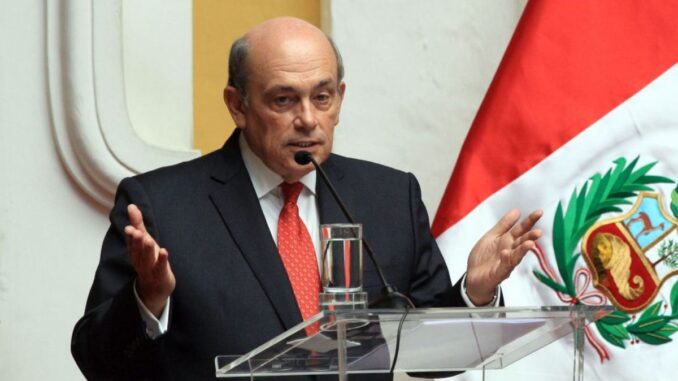 Más renuncias en Perú: del ámbito electoral al político