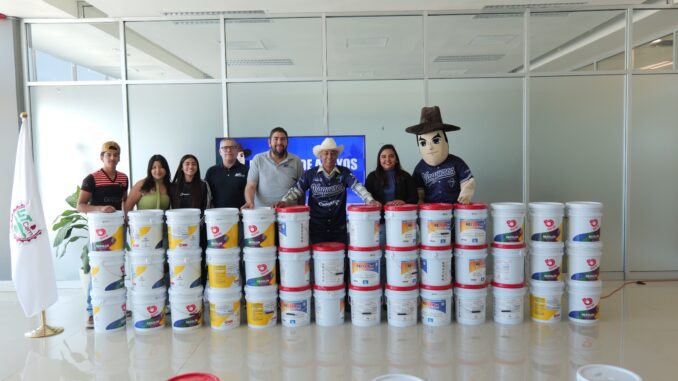 Entrega Arturo Zubía material para mejorar instalaciones de la UTCAM