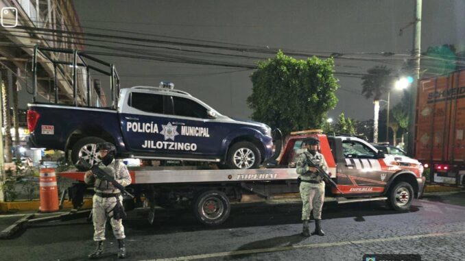 Detienen a seis policías por presunto robo de un tractocamión el Estado de México