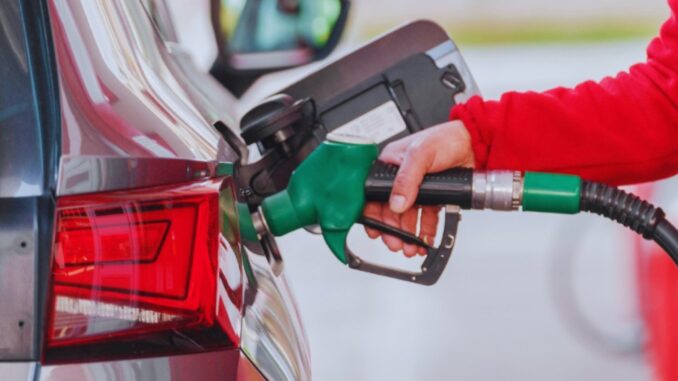 El Gobierno de México y empresarios acuerdan un tope de 28 pesos por litro para el diésel