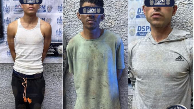 Policía Municipal detiene a tres posiblemente relacionados en robo a OXXO de la Revolución