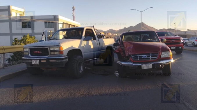 Carambola en Juan Pablo II deja cuantiosos daños materiales