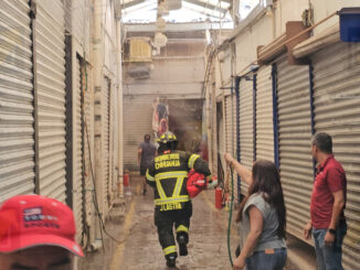Se quema local de ropa en El Pasito