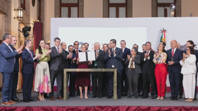 Gobierno firma acuerdo para dar prioridad al acero nacional: ¿En qué consiste?