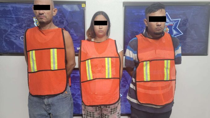 Arrestan a tres traficantes de personas y rescatan a dos migrantes