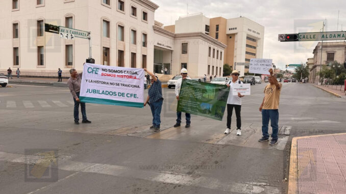 Jubilados de CFE y Pemex alzan la voz ante reforma que amenaza sus pensiones