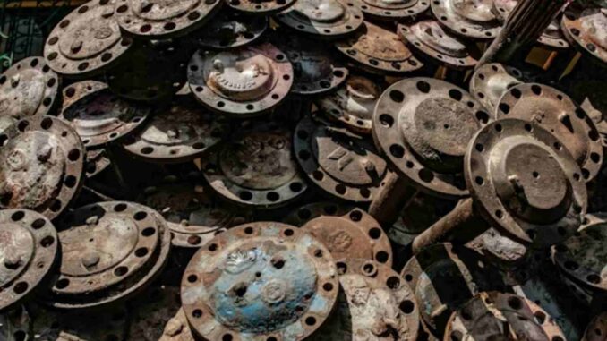 Decomisan 50 toneladas de autopartes robadas en Ciudad de México