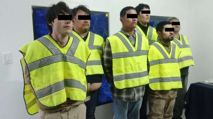 Detienen a seis por robar y secuestrar a varias personas en un salón de fiestas