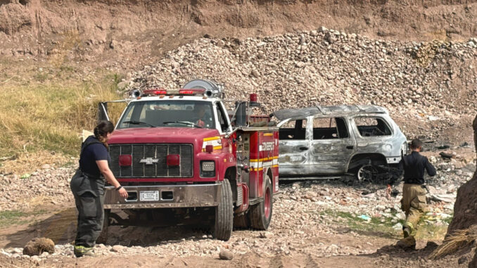 Incendio consume camioneta robada en Jardines de Oriente