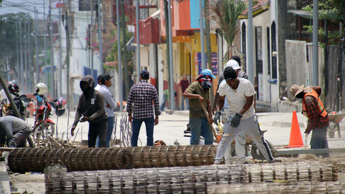 México es menos productivo que hace 25 años, advierte exdirectivo del BID