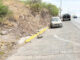 Mujer pierde el control de su vehículo tras maniobra de tráiler en carretera a Aldama
