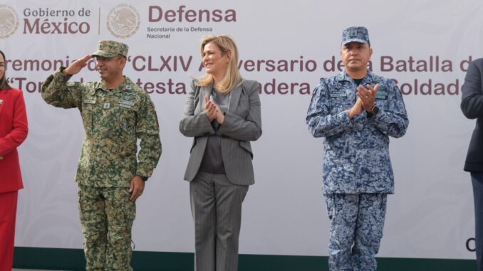 Maru Campos presente en ceremonia conmemorativa por el CLXIV aniversario de la Batalla de Puebla