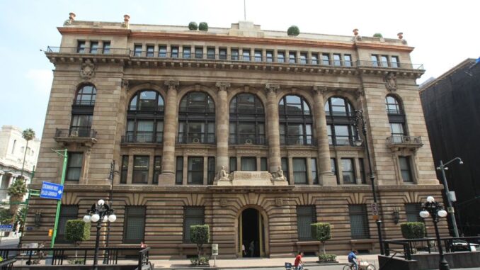 Analistas privados reducen al 1.2 % la estimación de crecimiento del PIB mexicano en 2026