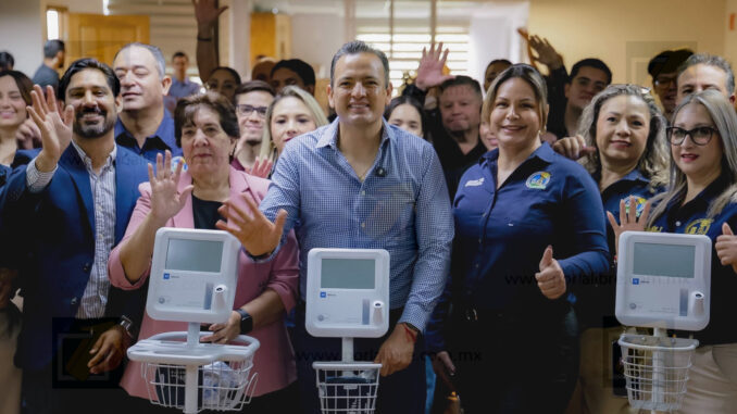 Marco Bonilla entrega monitores pediátricos para área de pediatría del IMSS