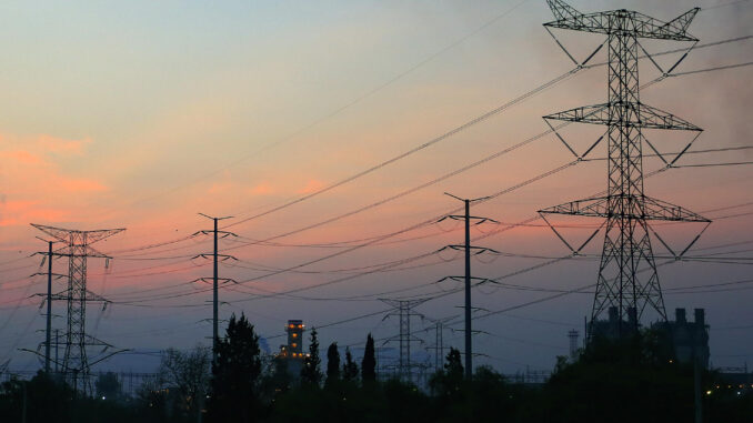 Expertos dicen que México abre oportunidad energética, pero redes y gas limitan inversión