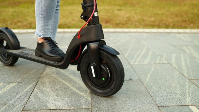 Placas, licencia de conducir y casco: secretario de Movilidad de la CDMX explica nuevas reglas para scooters y motonetas eléctricas