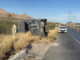 Tráiler cargado con cebolla vuelca en la carretera Delicias